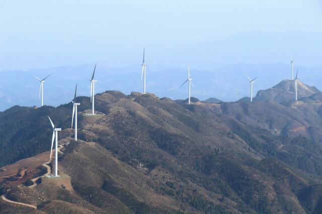 风电成溆浦紫荆山一道风景线.钟国军 摄