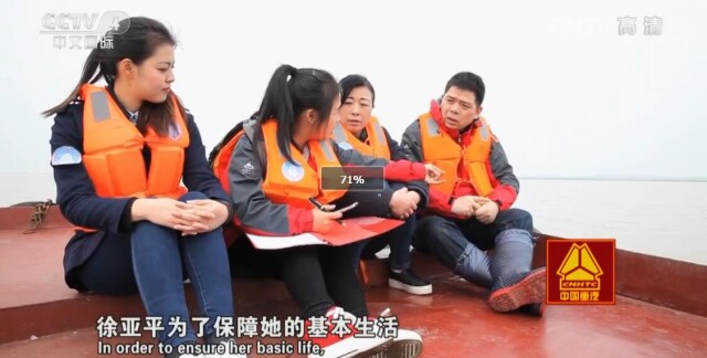 央视"走遍中国"栏目组编导李金伟策划组织,派出编导刘娅和记者薛锦辉