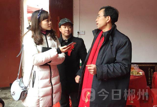 (吴泽军接受记者采访)