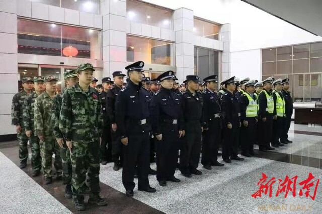 日晚,湘西土家族苗族自治州保靖县公安局召开安保维稳"百日会战"工作