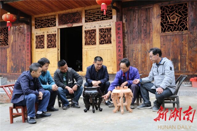 永顺县那必村脱贫退出后,村民在发展民族文化旅游中找到"乡愁"