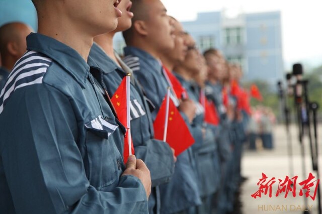 高墙内的深情告白—湘南监狱举办"壮丽七十年筑梦新时代"主题文艺