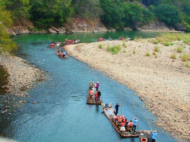 小小竹排江中流