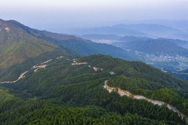 露营高山观日出 新湖南