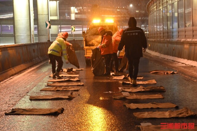 26℃ | 浴“雪”备战，近千人一夜无眠换来高架桥畅通