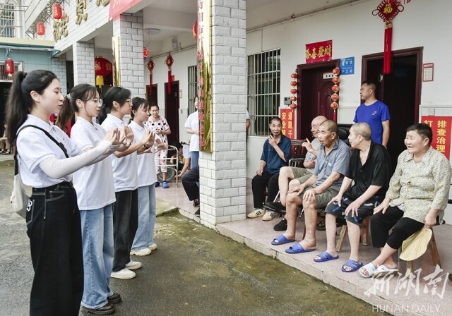真情温暖老人心