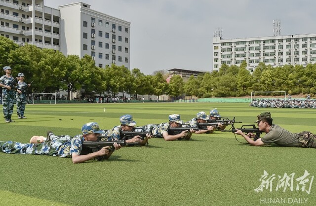迷彩军训展风采