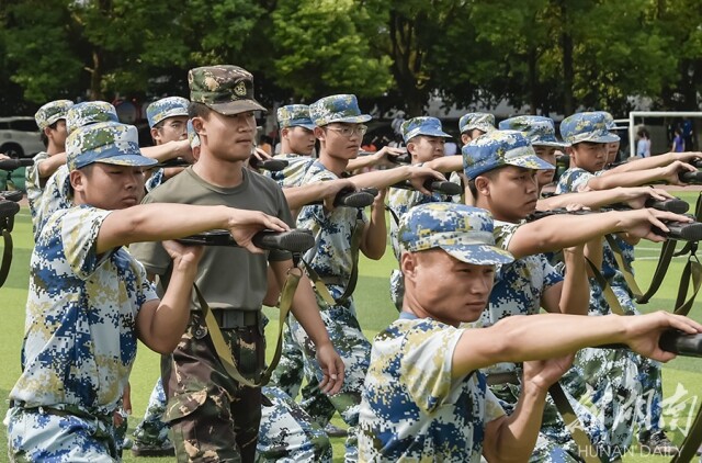 迷彩军训展风采