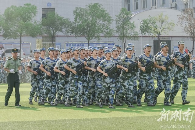 “训”字当头  气势如虹