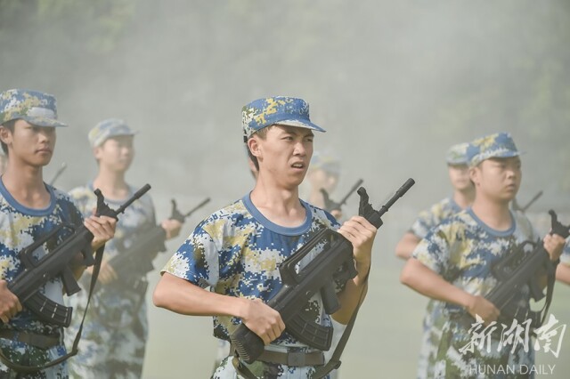 “训”字当头  气势如虹