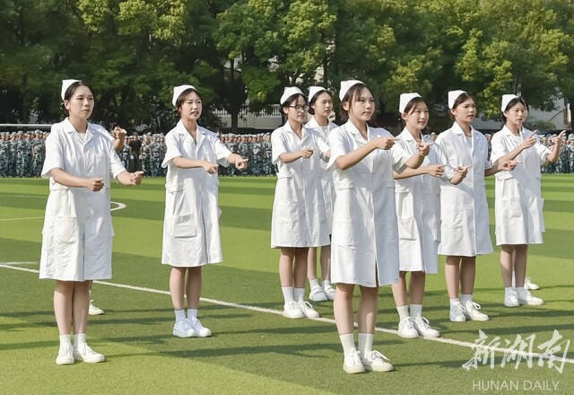 特色手语操  传递正能量