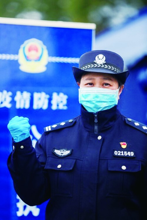 武汉2900余名女民警坚守岗位 警徽因她们而闪耀