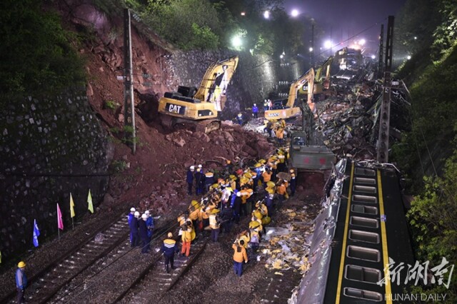 滚动丨t179次列车脱轨 铁路部门正组织1000余人紧急抢修
