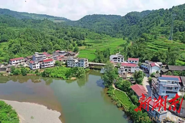 二酉苗族乡的村组美景.
