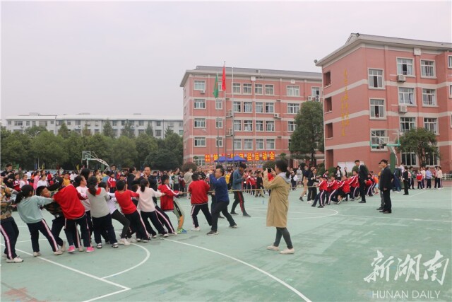 张家界崇实小学南校第九届田径运动会拉开帷幕