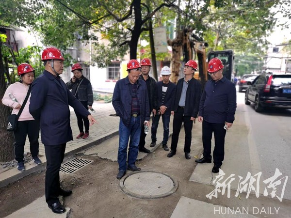 讯(通讯员 李俊禹)11月8日,雨湖区副区长唐俊杰带队进行安全生产检查