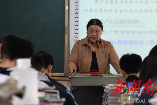 最美中职班主任|邓玉芳:用"严"和"爱"点亮孩子们的前路
