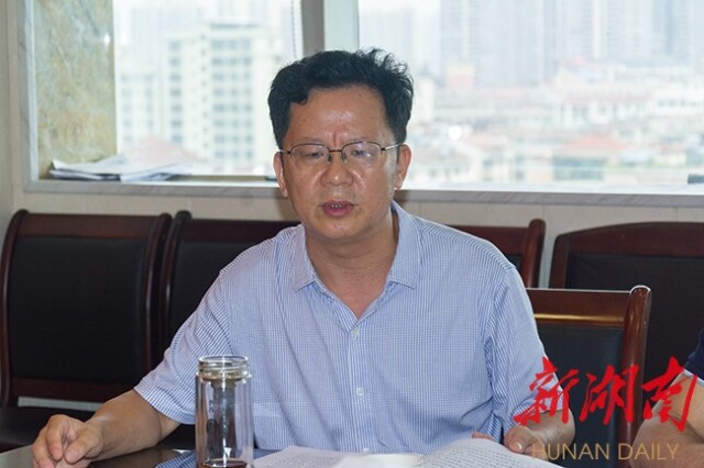 (曾令斌主持会议)