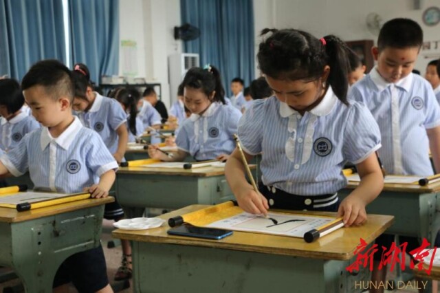 点朱砂启智击三鼓明志长沙市雨花区洞井小学2021级新生开笔礼