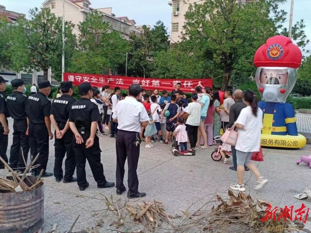 昨天晚上,长沙市雨花区同升街道桃阳社区联合湖南省应急华安培训机构