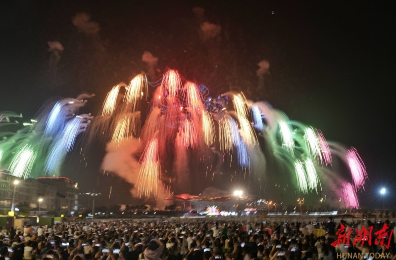 烟花点亮文旅市场