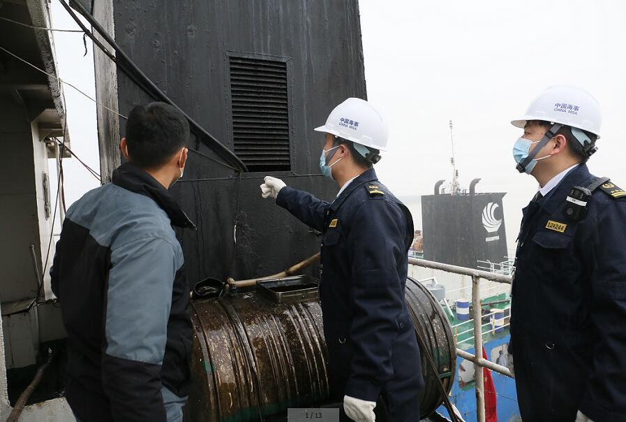 首艘直航香港船舶抵城陵矶港