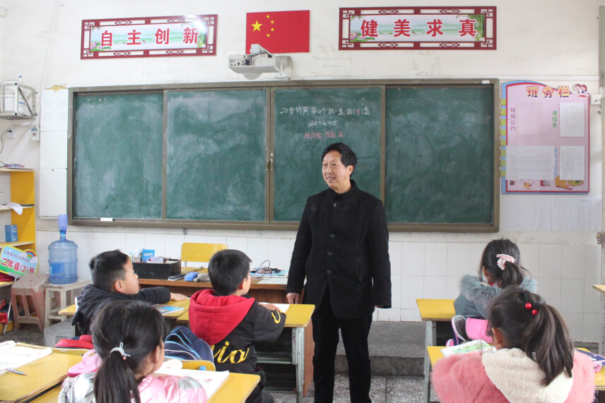 永顺县59岁老党员彭善用：站好教师生涯最后一班岗