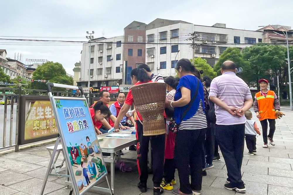 泸溪县自然资源局开展“建设美丽湘西有我•垃圾分类绿色环保”主题宣传活动