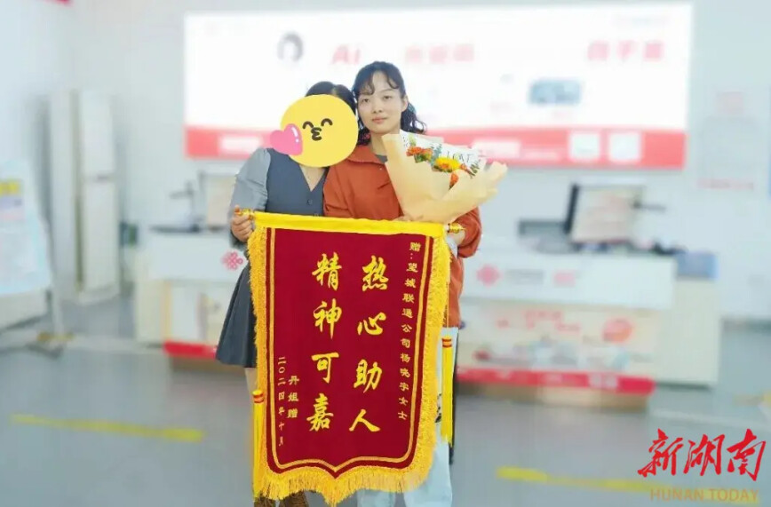 路遇骑电动车摔倒市民，“小姐姐”果断停车救人！