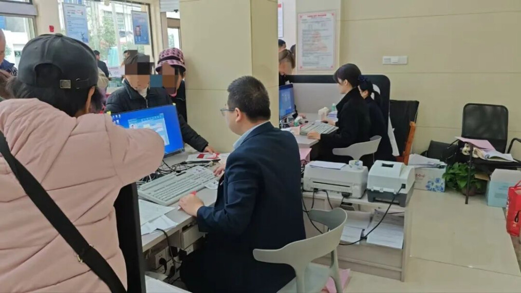 华容农商银行：柜台业务量暴增650% 全力以赴迎接“大考”