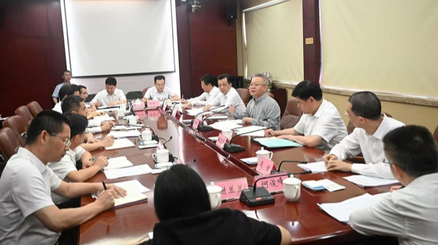 沈晓明调研省直有关单位学习教育开展情况