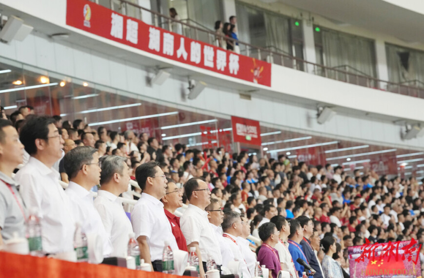 2026湖南省足球联赛火热启幕 毛伟明到场观赛