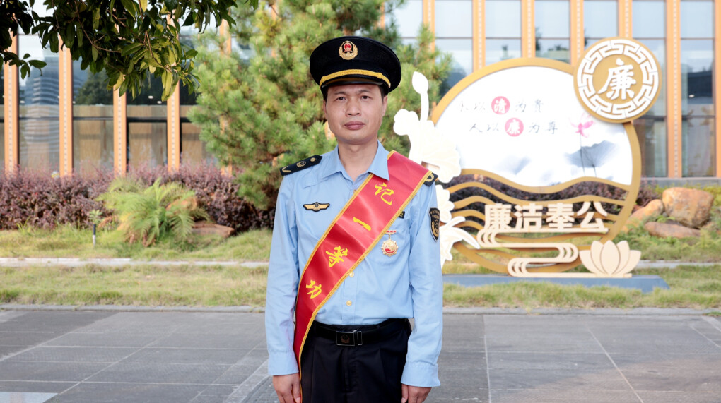 湖南省记一等功人员李万军：把服务做到企业和群众心坎里