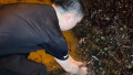 暴雨夜，她拍下丈夫徒手疏通下水道 | 防汛2026