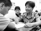 退休教师自筹资金办学校 16年考出上千名农民工子女