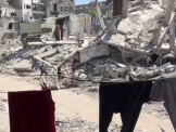 不愿离开家园 加沙居民在废墟之上生活