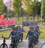 青春正步走丨步履铿锵踏秋日 湘大迷彩长龙穿梭校园
