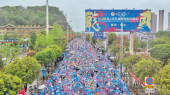 跨省奔跑 2026湘鄂龙凤马拉松鸣枪开跑