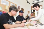 韩国游客体验湖湘非遗