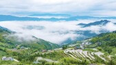 梯田云雾绕 农时播希望