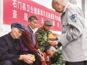 探访石门受灾群众临时集中安置点