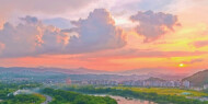 霞映夫夷江 美景入画来