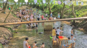 亲水避暑度盛夏