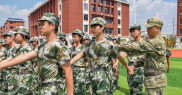新生军训砺意志