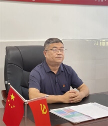 李英檀：从教35载 “芙蓉”校长“不放松”