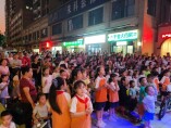 送戏下乡进小区 文化安全双惠民