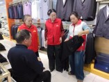 温情暖秋冬 关爱润夕阳——永安镇社工站陪同困难老人选购冬衣