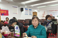 望城坡街道： 举办第一季度生日会活动