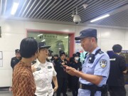 长沙轨道执法队员暖心救助走失老人