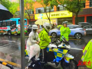 科技赋能+温情坚守 长沙交警全方位护航高考路@湖南日报
